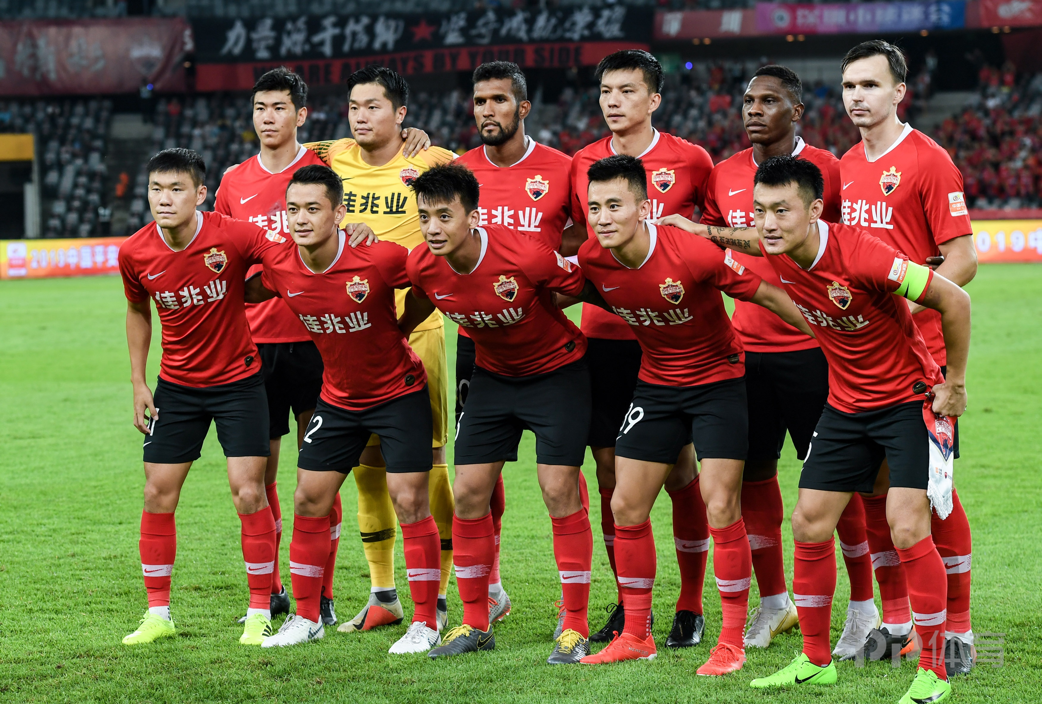 Milan Sports官网-皇家马德里围绕欧超杯门线救险风云突变塞维利亚今晨复出首秀，网友：广州队转会期调整名单(皇家马德里近日)