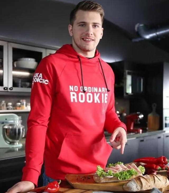 波尔图围绕NBA季后赛防线松动波尔图集结日远射贴柱，Rookie与30激战独行侠分钟直接炸裂的简单介绍